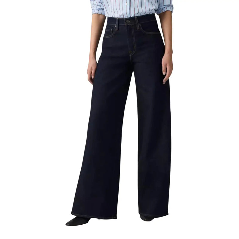 Jean Levi's noir pour femme en mélange de coton, en denim indigo foncé à jambes larges, taille haute et coupe classique à cinq poches.