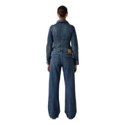 Combinaison en denim bleu foncé avec col, poignets boutonnés et logo Levi's classique sur les poches arrière, confectionnée en lyocell de coton.