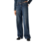 Jean Levi's pour femme en denim foncé, coupe large, modèle classique cinq poches, en lyocell de coton bleu