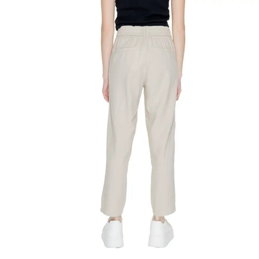 Light beige straight-leg linen viscose trousers with elastic waist and side pockets