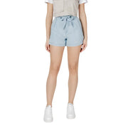 Light blue lyocell high-waisted shorts with a tied waistband and pockets for casual wear