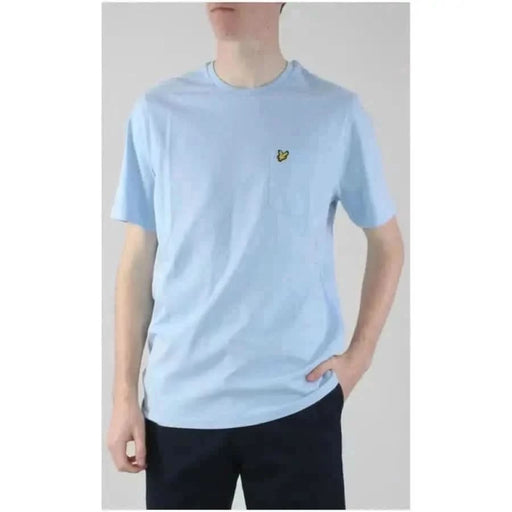 bleu clair Lyle & Scott Pour des hommes t-shirt avec un petit logo jaune sur la poitrine