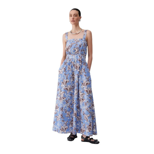 Robe longue Liu Jo pour femme, en coton bleu à fleurs, avec fines bretelles, taille froncée et délicats motifs de feuilles brunes et blanches.