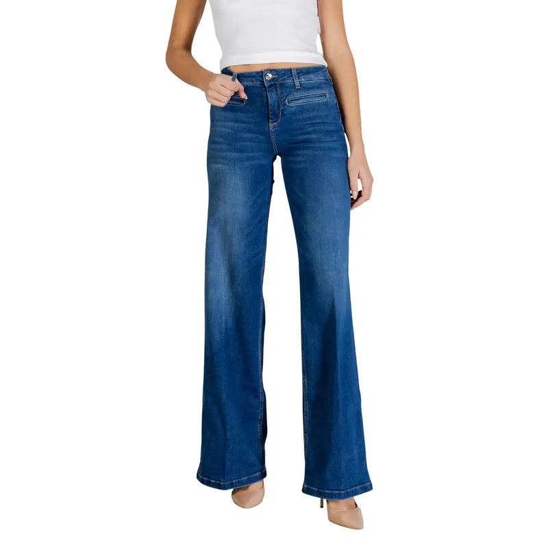 Liu Jo Jean bleu en denim à taille haute, coupe évasée, cinq poches et délavage subtil pour un effet usé.