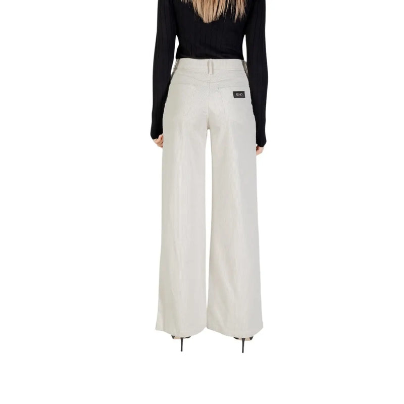 Pantalon beige en coton à jambes larges, coupe droite élégante et coutures discrètes. Liu Jo collection femme