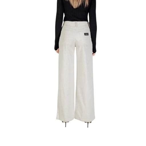 Pantalon beige en coton à jambes larges, coupe droite élégante et coutures discrètes. Liu Jo collection femme
