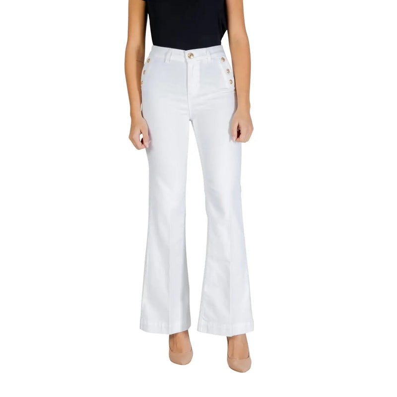 Pantalon évasé en coton blanc pour femme Liu Jo, orné de boutons dorés le long des coutures latérales.