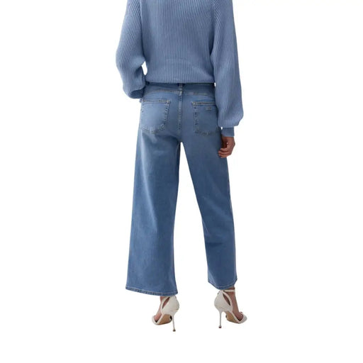 Light blue wide-leg denim jeans with relaxed fit and classic back pockets made of cotton elastane by liu jo