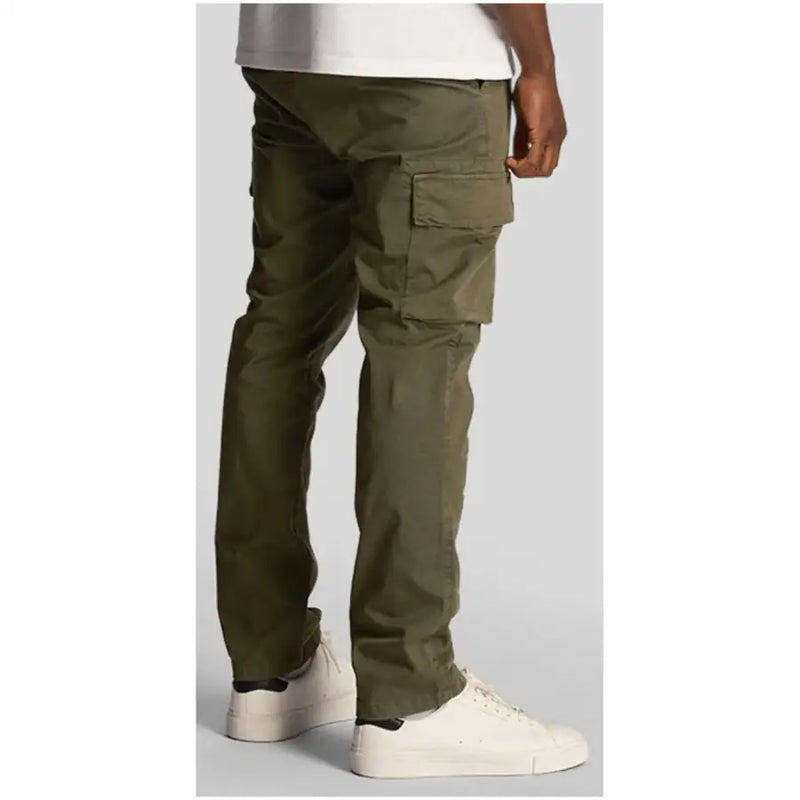 Lyle & Scott Pantalon cargo vert olive pour homme, avec de multiples poches et une coupe décontractée idéale pour une tenue casual.