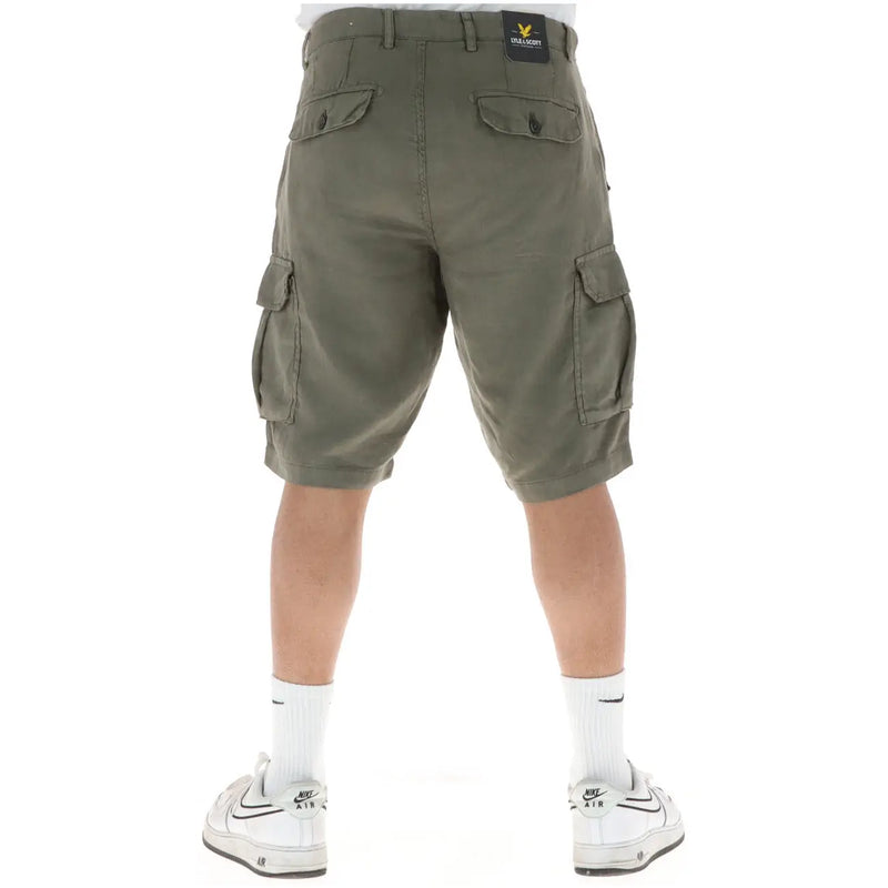 Lyle & Scott Short en lin pour homme, vert olive, avec de multiples poches cargo et une étiquette de marque à la taille, vue de face