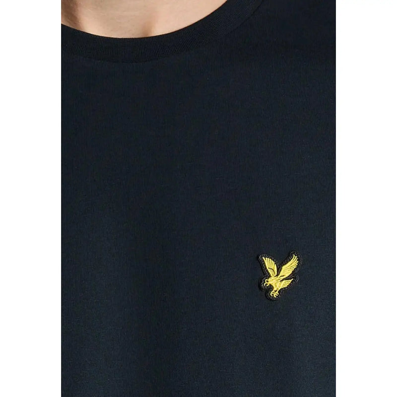 T-shirt noir en coton à col rond avec petit logo aigle jaune brodé sur la poitrine gauche, de la marque Lyle & Scott pour homme.