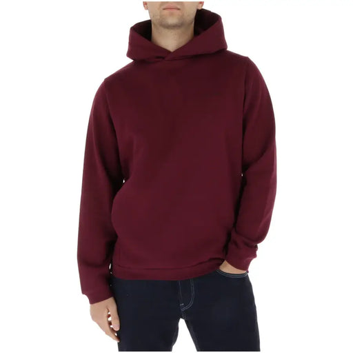 Sweat à capuche Lyle and Scott pour homme, couleur bordeaux, en coton doux et lisse, au design classique.