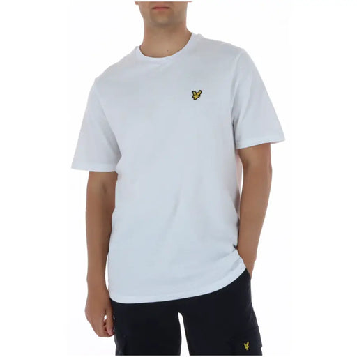 Lyle & Scott T-shirt homme blanc en coton à manches courtes avec un petit logo oiseau jaune brodé sur la poitrine gauche
