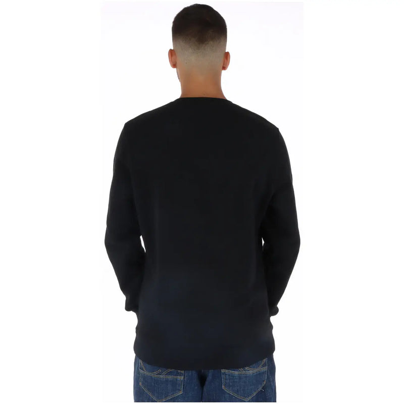 Lyle & Scott men’s black long-sleeved cotton crew neck sweatshirt for casual wear