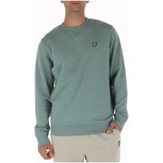 Sweat-shirt ras du cou en coton vert sauge doux Lyle & Scott, orné d'un petit logo oiseau jaune sur la poitrine gauche.