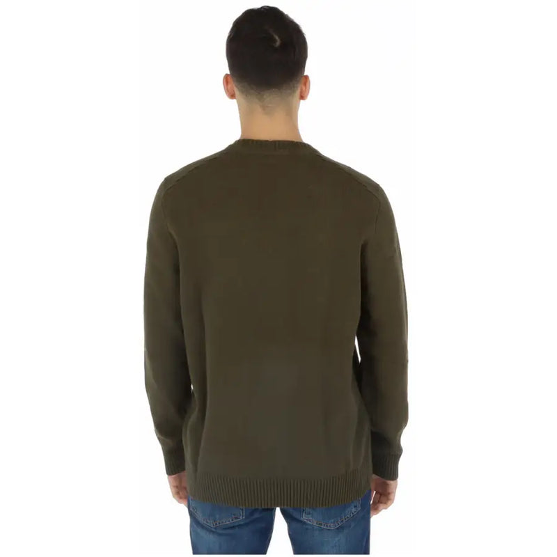 Lyle & Scott men’s olive green crewneck cotton sweater with ribbed cuffs and hem for casual wear