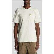 Man wearing a light green T-shirt with a small yellow logo from Lyle & Scott men’s collection