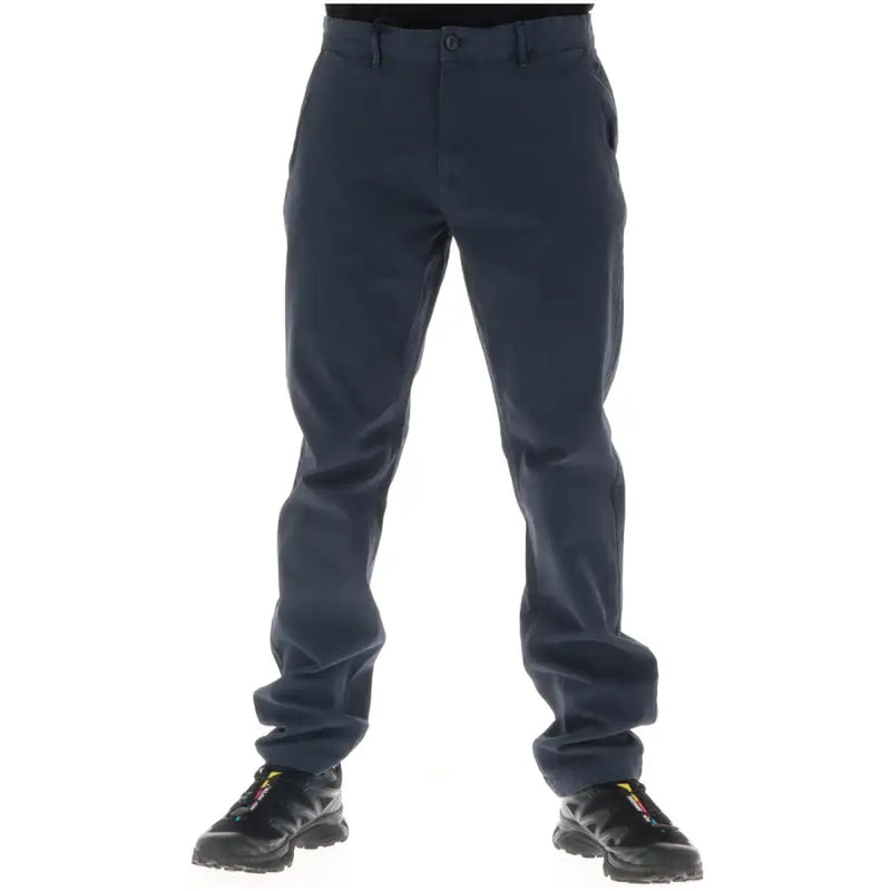 Lyle & Scott Pantalon pour homme en mélange de coton noir, avec un tissu chino bleu marine foncé et une coupe droite classique.