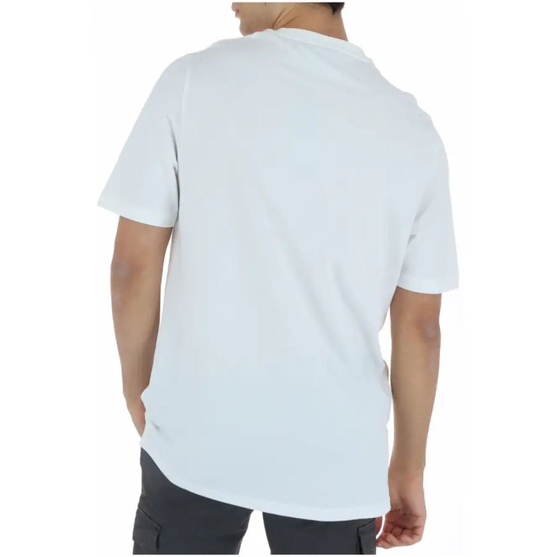 Lyle & Scott men’s white cotton t-shirt with short sleeves crew neck and front pockets for casual wear