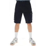 Lyle & Scott Short noir pour homme avec poches cargo latérales et petit logo jaune sur la cuisse, vue de face