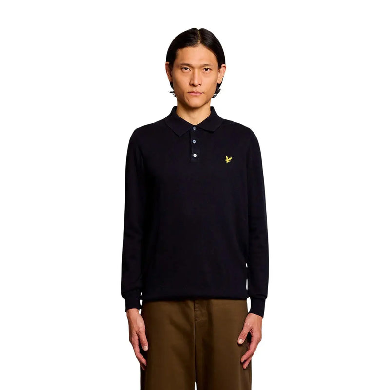 Lyle & Scott Pull en laine et coton mérinos noir pour homme, orné d'un logo oiseau jaune sur la poitrine (vue de face).
