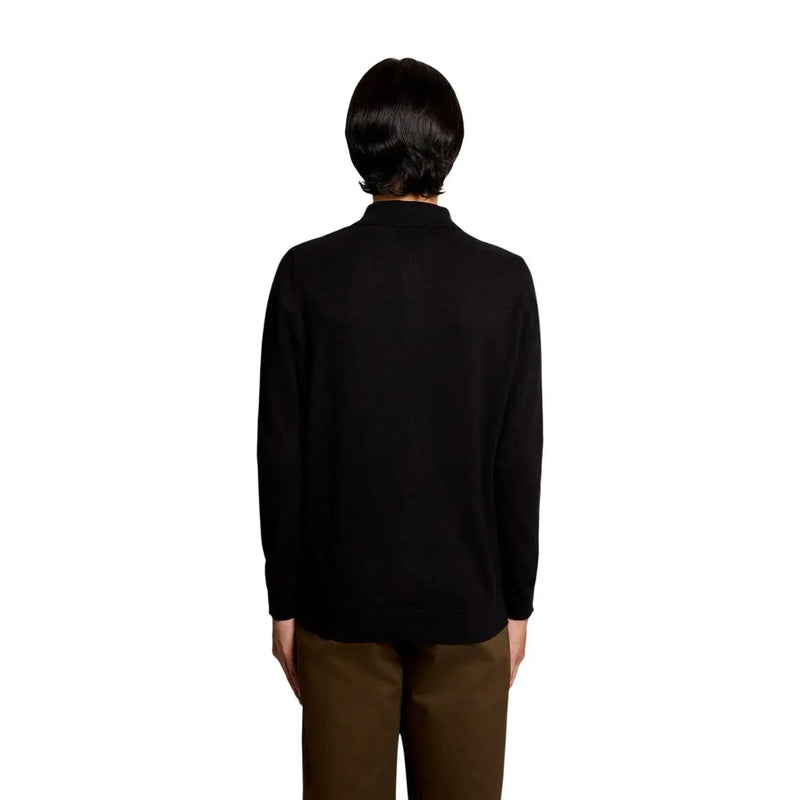 Lyle & Scott Pull en laine et coton mérinos noir pour homme, col classique et coupe ajustée. Vue de face.