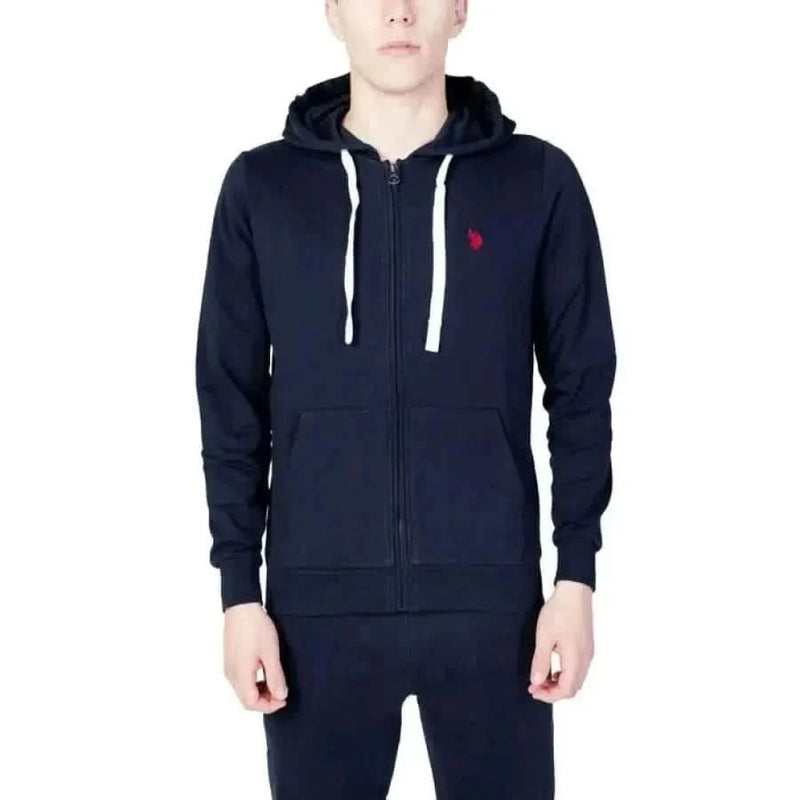 Man in U.S. Polo Assn. black hoodie and sweatpants highlighting urban style clothing