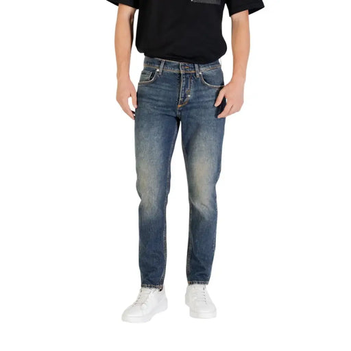 Man wearing Blue Jeans and White Sneakers showcasing men’s casual fashion style