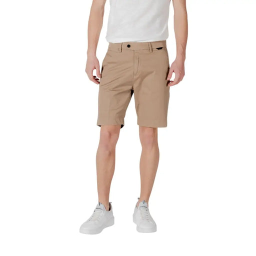 Man wearing Tan Chino Shorts for Men in khaki shorts, showcasing casual men’s fashion