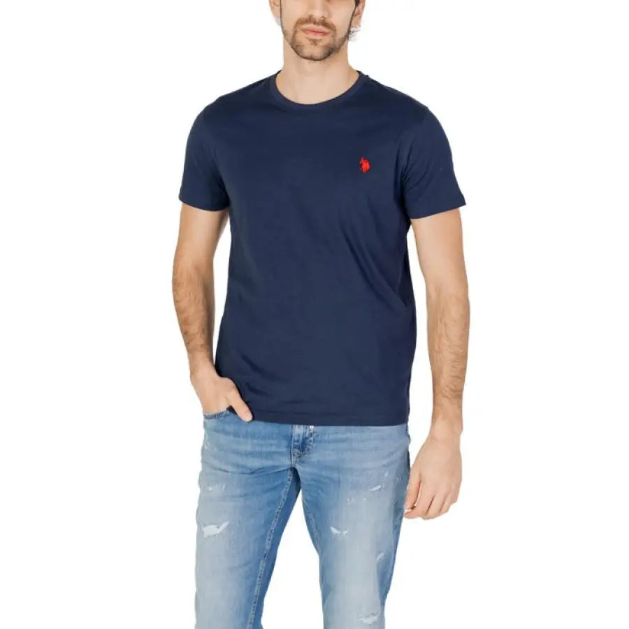 Man in U.S. Polo Assn. men T-shirt showcasing urban style clothing