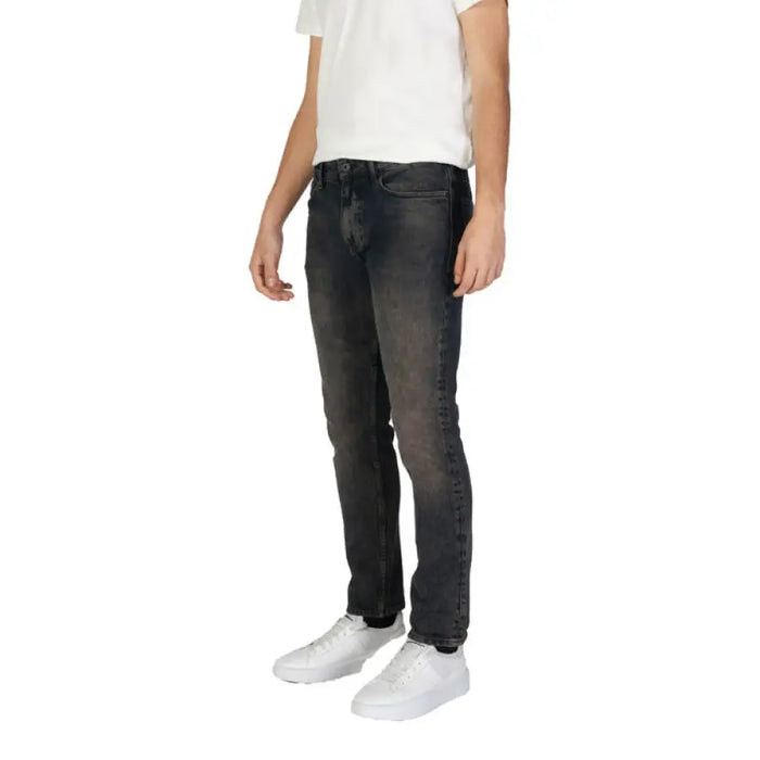 Man in slim-fit dark wash Boss Men Blue Jeans featuring a worn-out effect