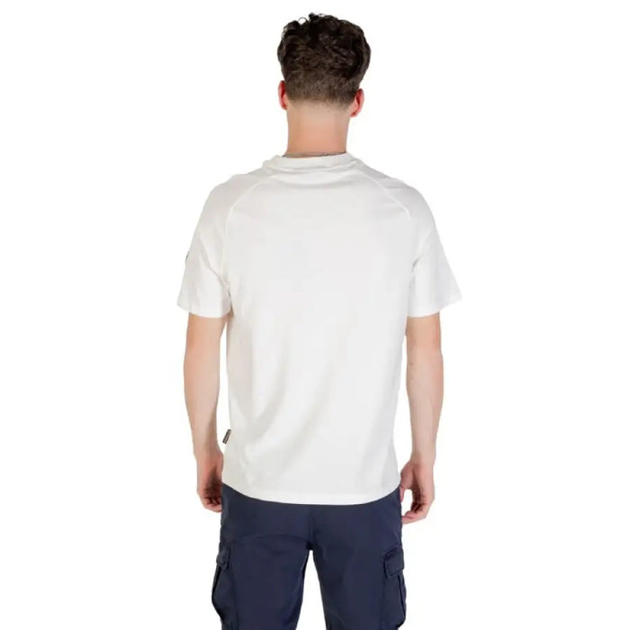 Man wearing a white crewneck T shirt with blue cargo pants for a stylish look