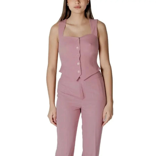 Mauve sleeveless button-down suit set from Liu Jo Women’s Pink Sleeveless V-Neck Gilet
