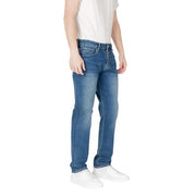 Jeans en denim bleu pour hommes armani exchange avec une coupe droite classique et un dégradé subtil