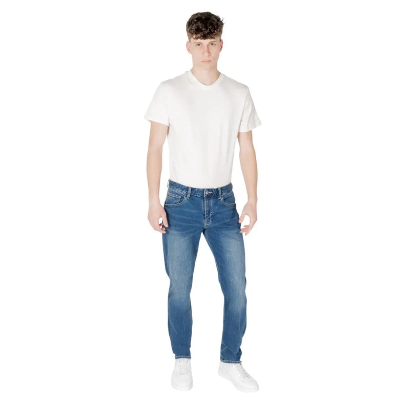Men’s blue denim jeans Armani Exchange with classic fit and subtle fading in blue denim material