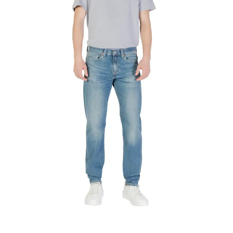 Men’s light blue denim jeans made of light-wash denim with a classic five-pocket design and faded worn-in look
