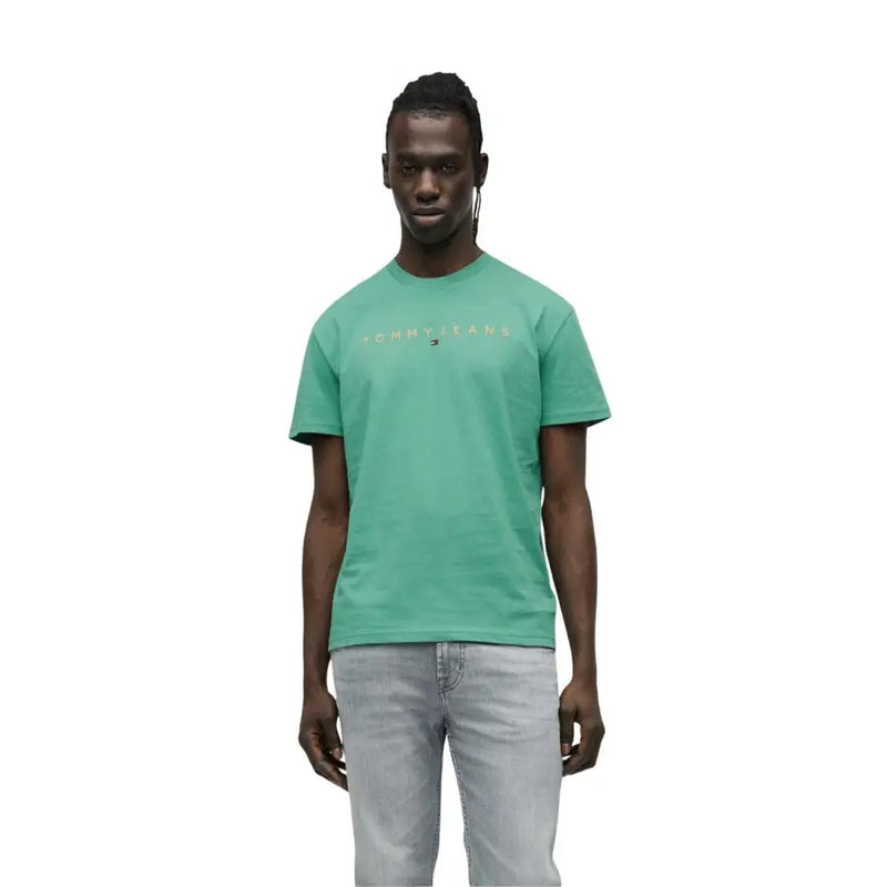T-shirt à manches courtes Tommy Jeans blanc pour homme, orné d'un logo doré discret sur la poitrine et d'un liseré turquoise.