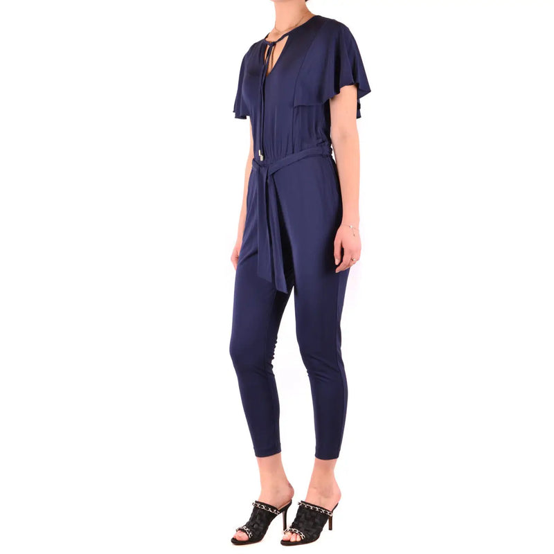 Combinaison Michael Kors bleu marine en satin pour femme, avec manches courtes à volants et ceinture à nouer en viscose.