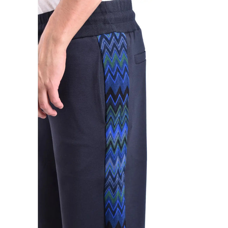 Pantalon Missoni Homme en viscose bleu marine foncé, coupe classique, orné d'une bande latérale à motif zigzag bleu et vert vif.