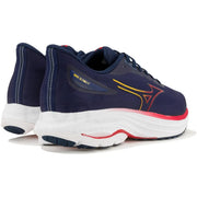 Baskets Mizuno pour homme, bleues, à lacets, en tissu, bleu marine, modèle Ultima 17, pour la course, avec des accents jaunes et rouges.
