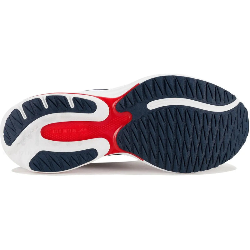 Baskets bleues Mizuno pour homme avec une semelle rouge, blanche et marine audacieuse dotée d'un motif de semelle texturé pour une utilisation sportive