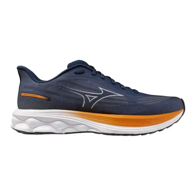 Baskets montantes Mizuno pour homme, modèle Sky Runner 27, bleues, à lacets, avec semelle intermédiaire blanche et empeigne texturée. Motifs bleu marine et orange.