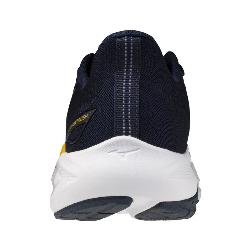 Baskets Mizuno pour homme en mesh bleu marine foncé, semelle intermédiaire blanche, semelle extérieure noire et languette jaune au talon, vues de l'arrière