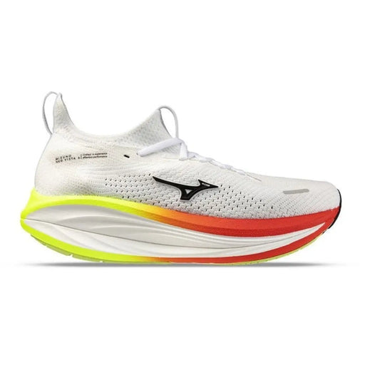 Baskets Mizuno pour homme, blanches, avec tige en mesh respirant et semelle dégradée jaune-orange fluo pour une utilisation sportive.