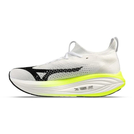 Baskets blanches Mizuno Wave Prophecy 5 pour homme, modèle running avec des accents noirs et jaune fluo et un design en tissu sportif.