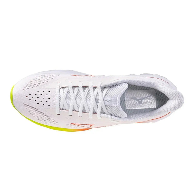Baskets blanches Mizuno pour homme avec des accents jaune fluo et orange, tige en mesh respirant, chaussures de sport à lacets
