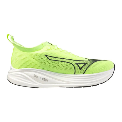 Baskets Mizuno pour homme, vert fluo éclatant, avec tige en mesh respirant et détails noirs, pour une utilisation sportive.