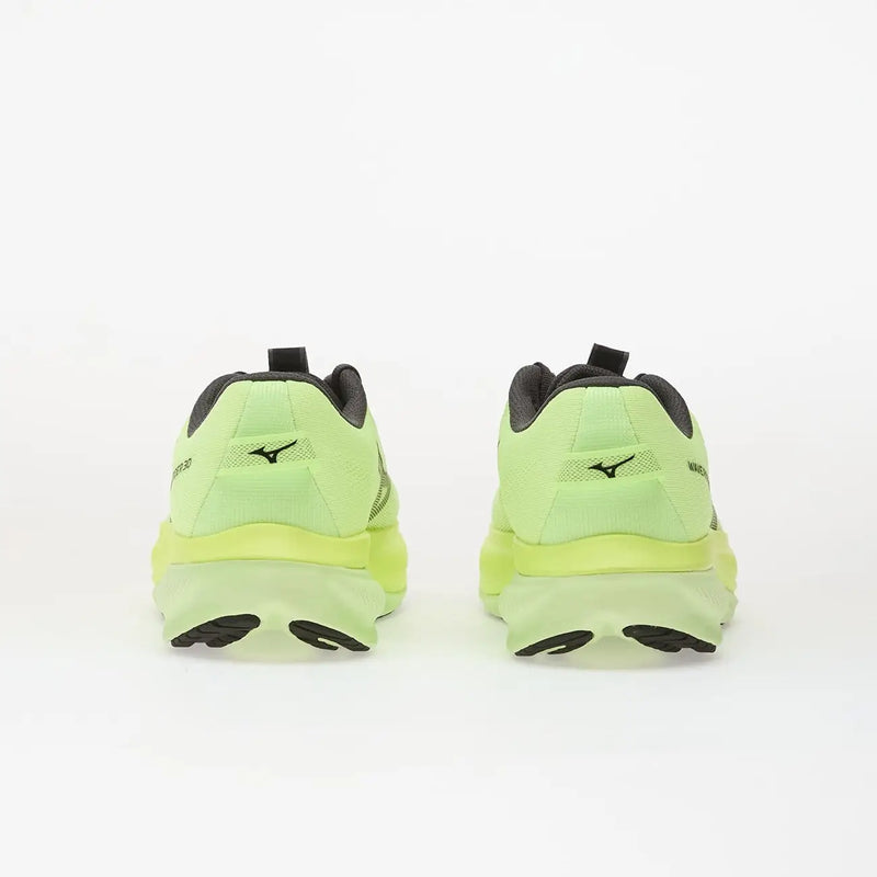 Chaussures de running pour homme Mizuno Wave Sky 30, vert fluo vif, en tissu avec détails noirs et semelle translucide, idéales pour l'athlétisme.