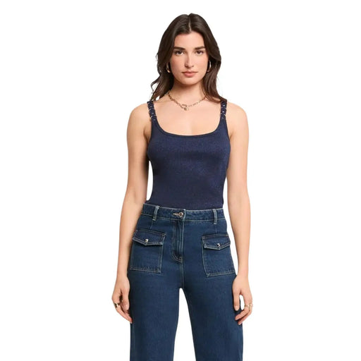 Bretelles spaghetti en viscose texturée bleu marine top avec des ornements subtils sur les bretelles par Morgan De Toi femmes