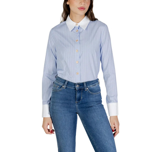 Morgan de toi Chemise à manches longues boutonnée bleu clair à fines rayures pour femme, avec col, poignets et capuche blancs.